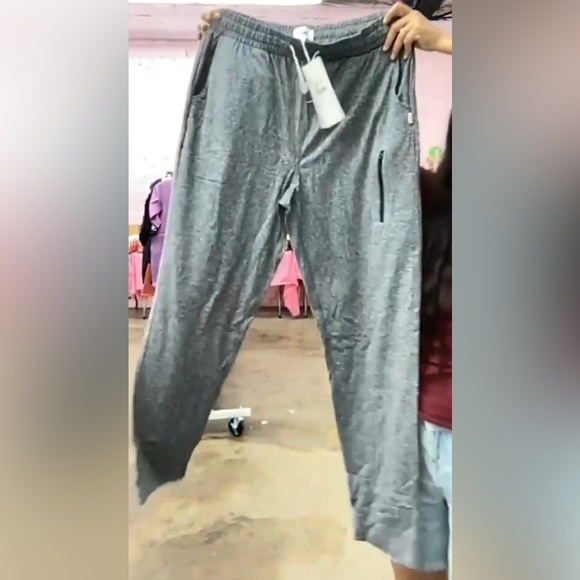 NWT FEAT Men's Roam Joggers - Limited Edition
Color: GRAY SIZE LARGE $88.00 - Picture 4 of 6